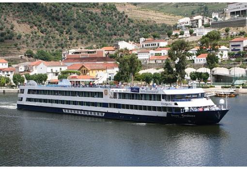 El Douro Cruiser es un moderno buque fluvial